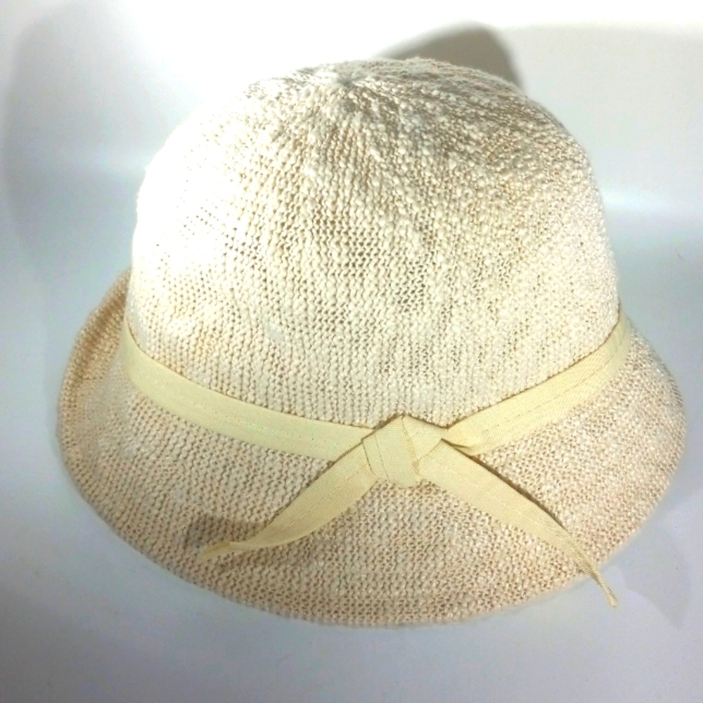 👒 CROFT & BARROW  OFF WHITE HAT 👒 WITH RIBBON TIE FRONT
